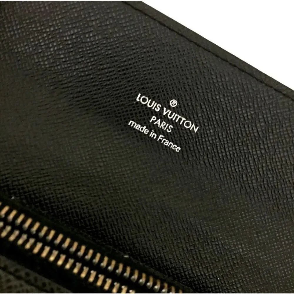 Louis Vuitton Taiga Porte feiulle Accordion Leather Bifold Long Wallet /1A5827